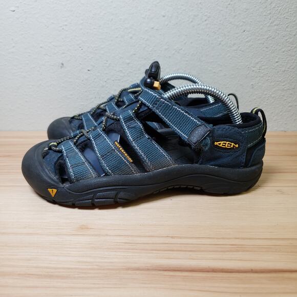 Keen Size 2 Water Shoes Fisherman Sandals Blue Hiking Gorpcore Outdoor Utility - Picture 1 of 11
